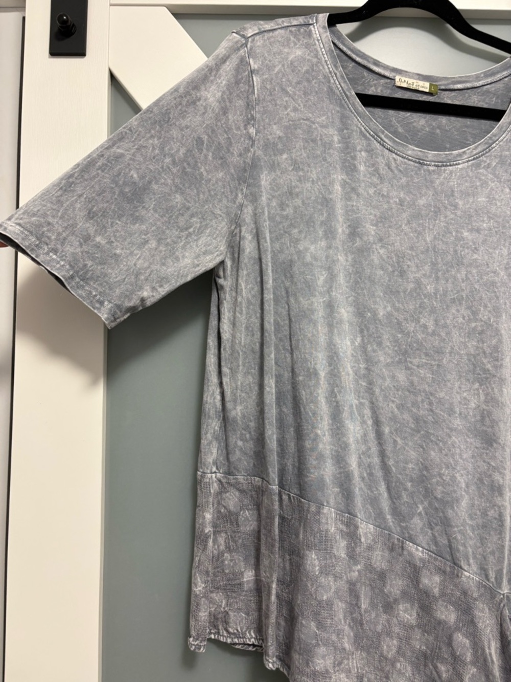 Chalet et ceci- Gray Acid-Wash Asymmetric Short Sleeve Tunic - Picture 4 of 9